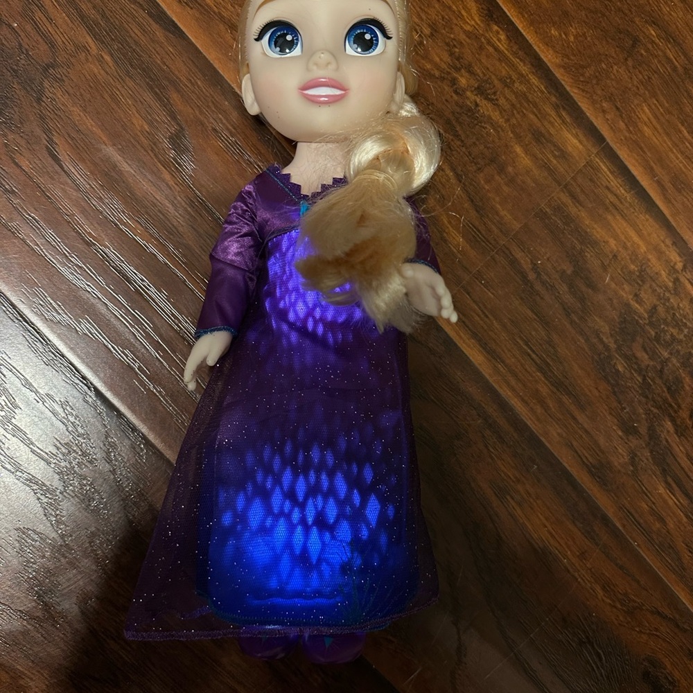 DISNEY FROZEN (ELSA ) LIGHT UP 14” DOLL